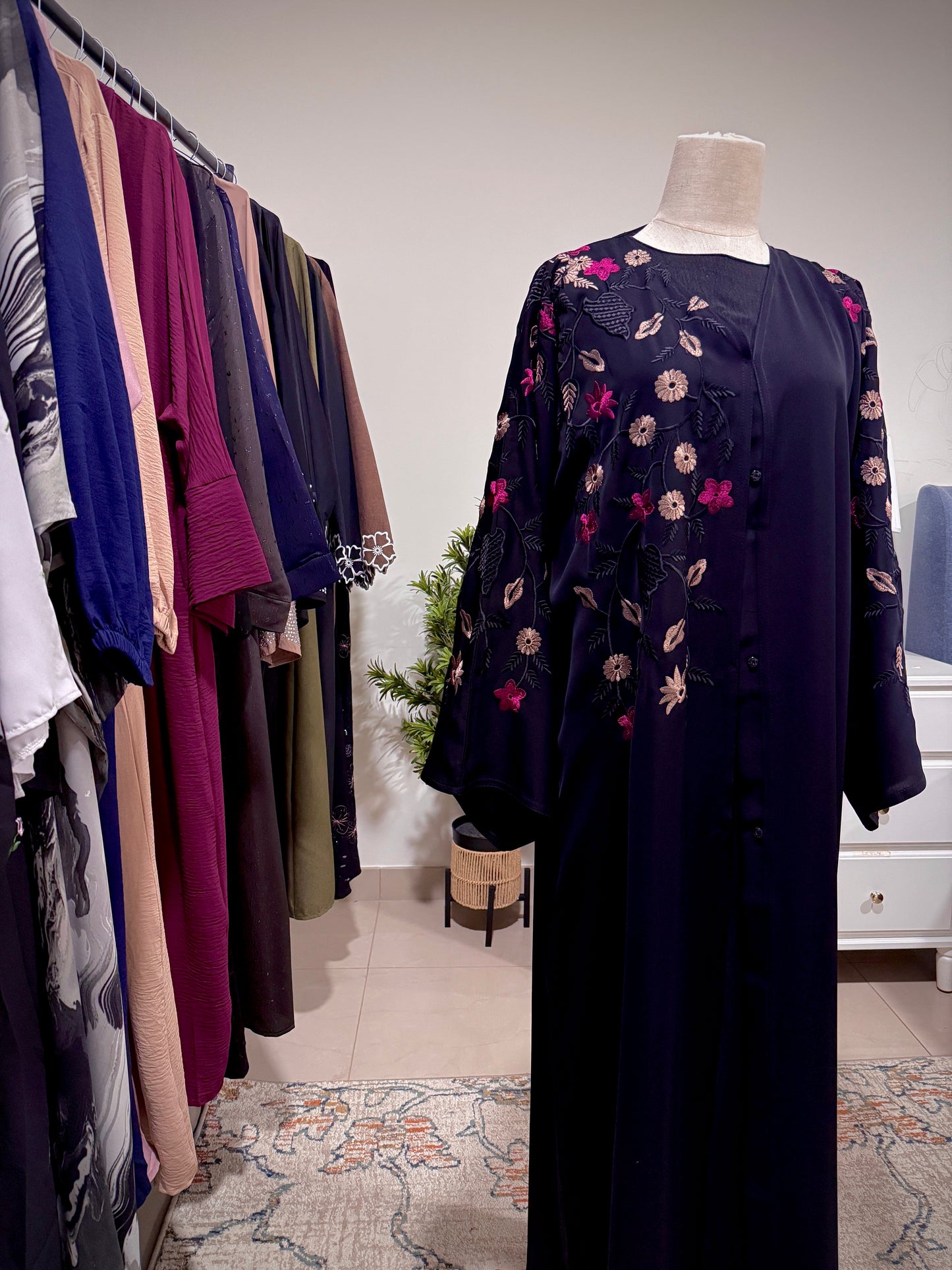 Haneen Abaya
 (عباية حنين)