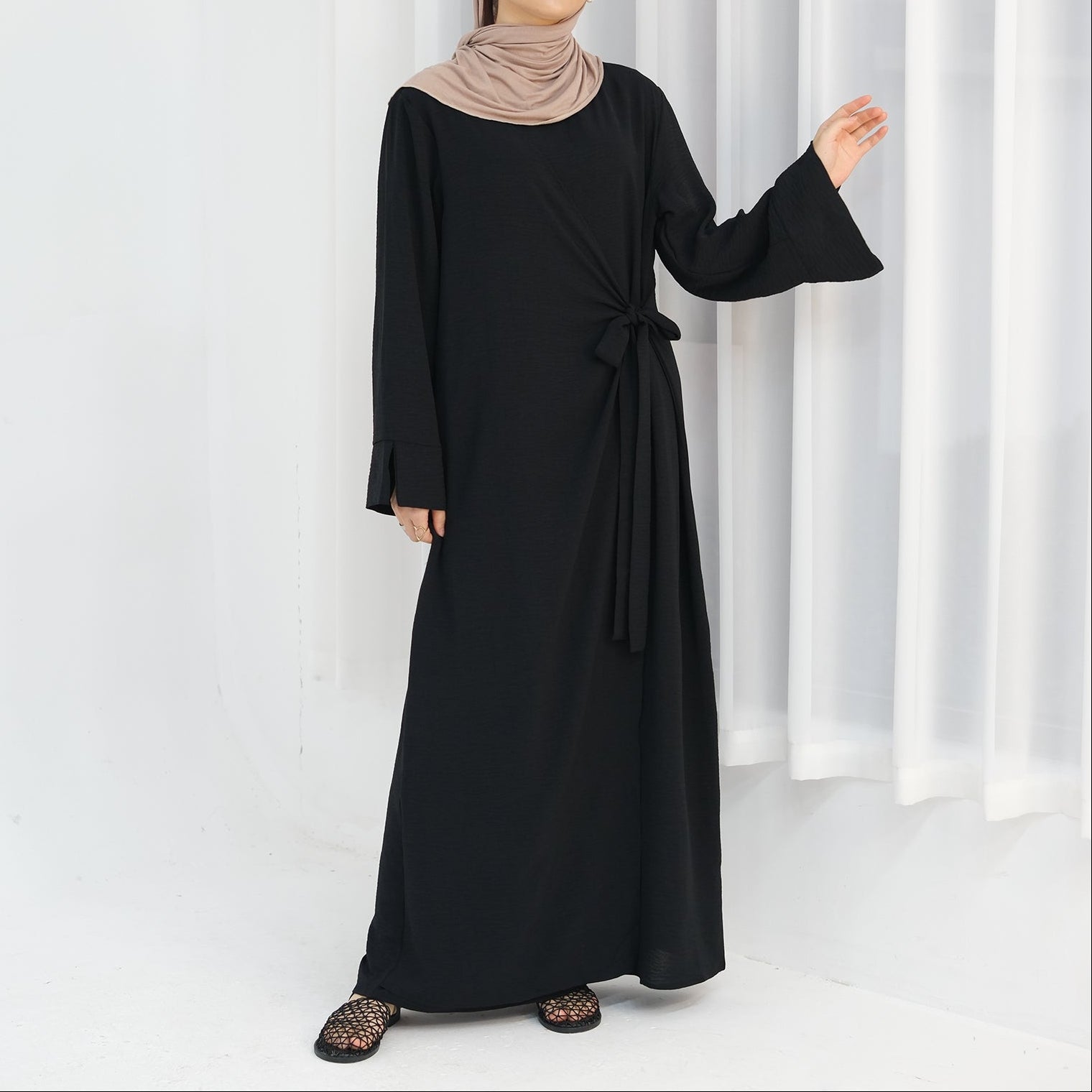 Abaya Layali Al-Basita (عباية ليالي البسيطة) - Noor & Grace