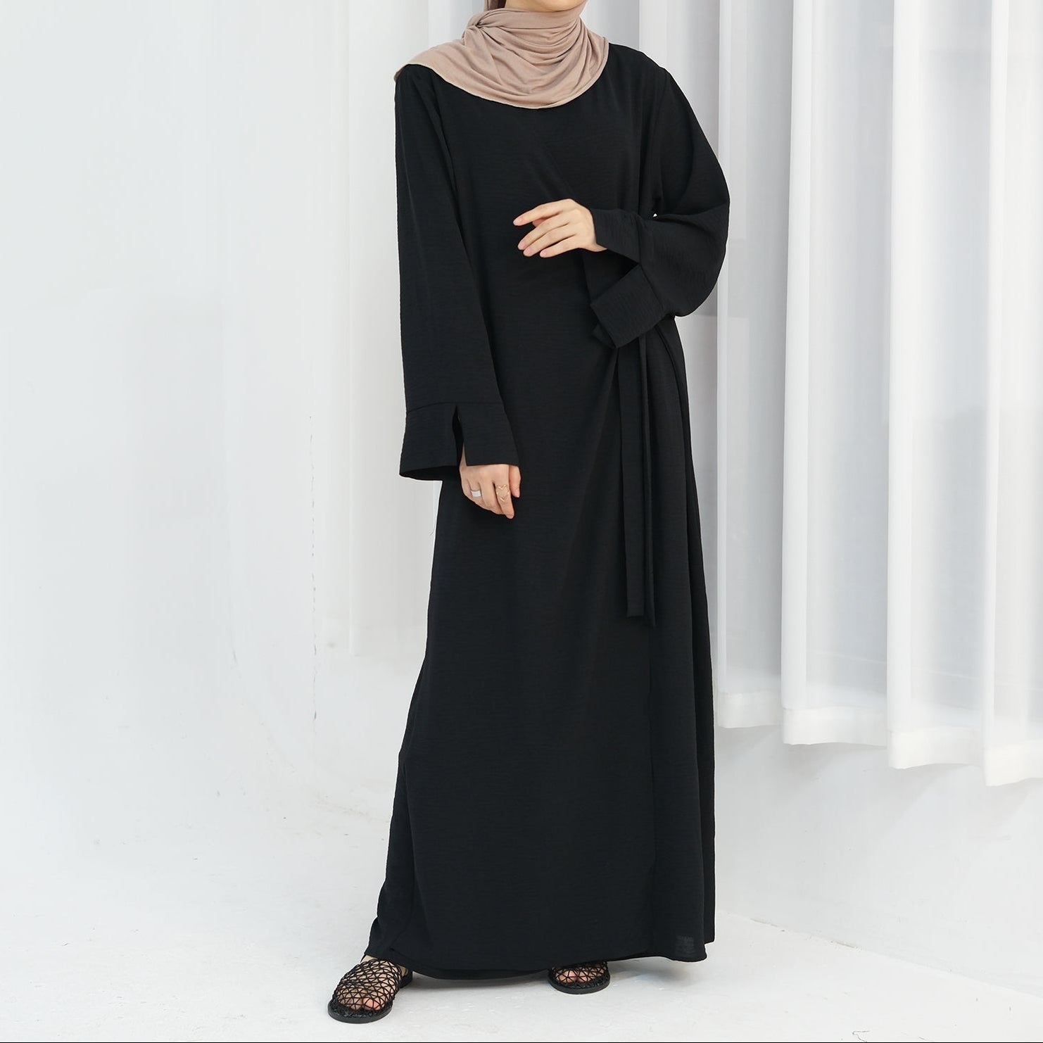 Abaya Layali Al-Basita (عباية ليالي البسيطة) - Noor & Grace