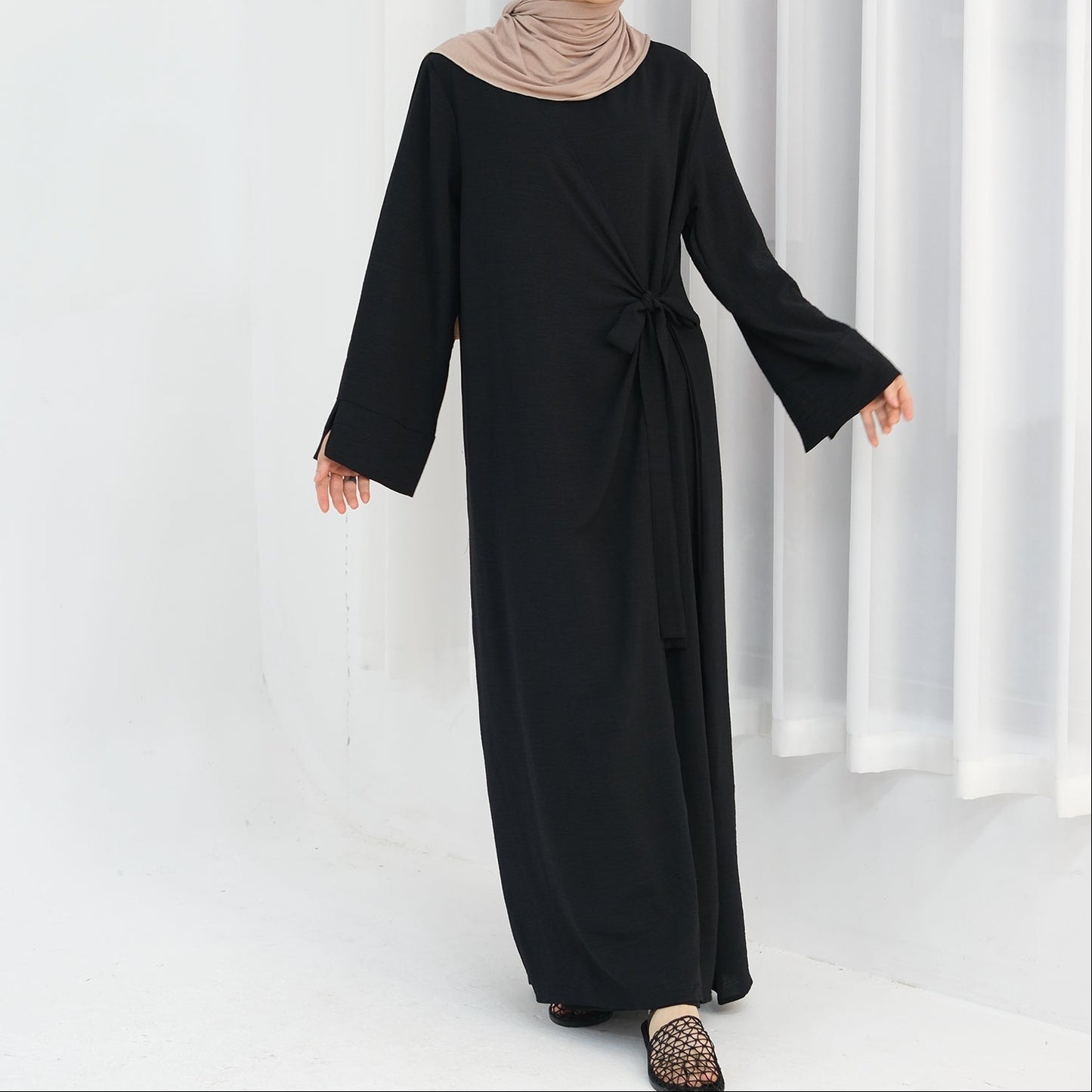 Abaya Layali Al-Basita (عباية ليالي البسيطة) - Noor & Grace