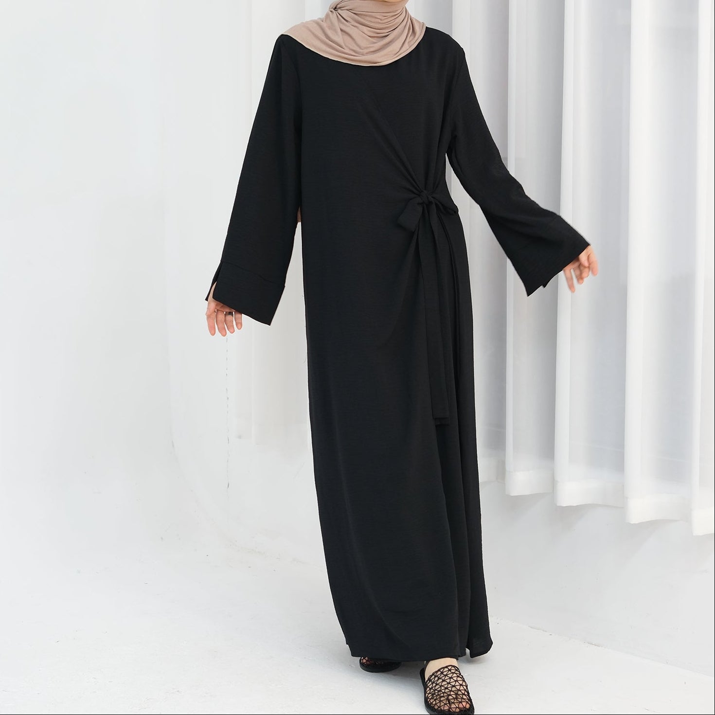 Abaya Layali Al-Basita (عباية ليالي البسيطة) - Noor & Grace