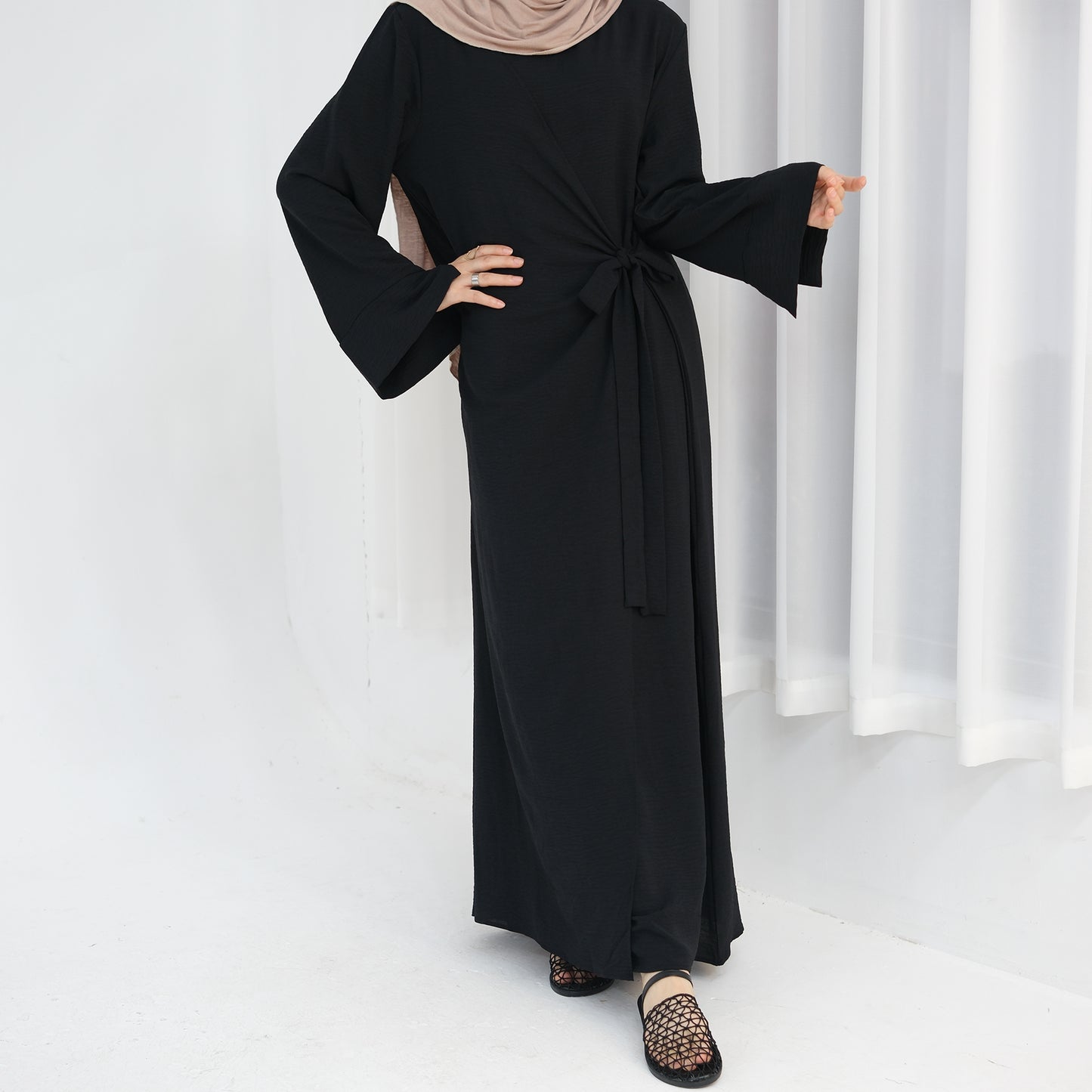 Abaya Layali Al-Basita (عباية ليالي البسيطة) - Noor & Grace