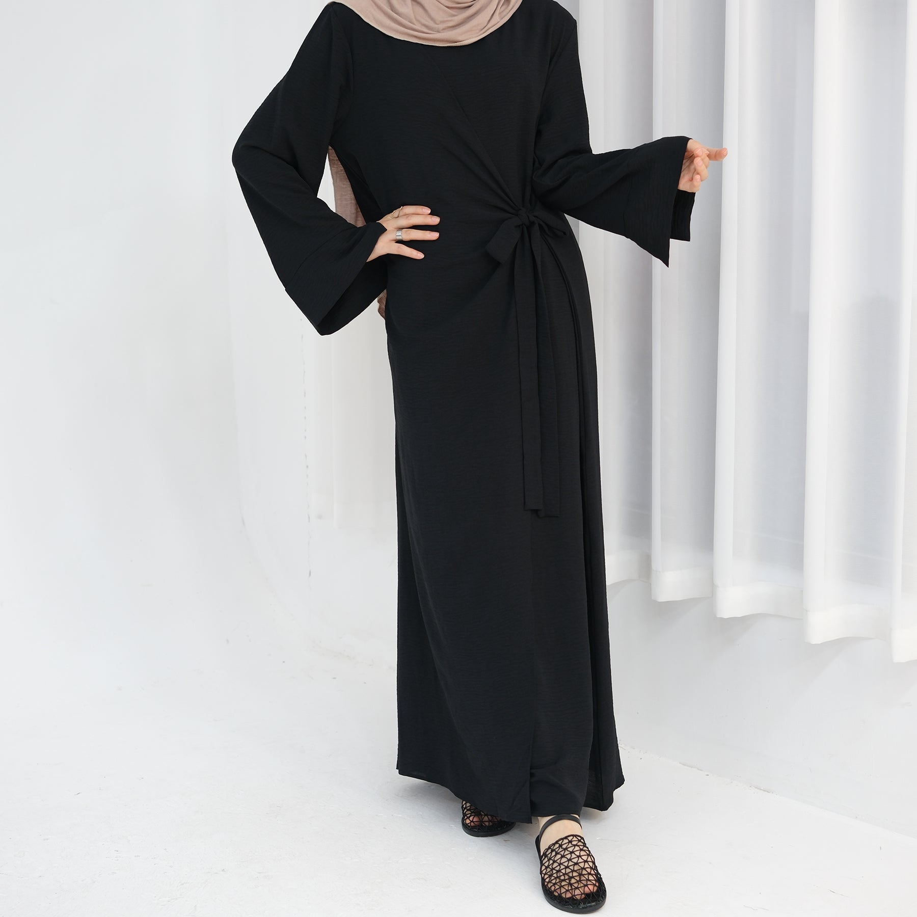 Abaya Layali Al-Basita (عباية ليالي البسيطة) - Noor & Grace