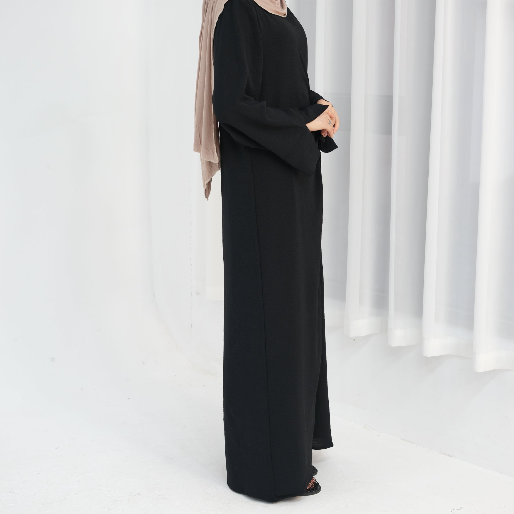 Abaya Layali Al-Basita (عباية ليالي البسيطة) - Noor & Grace