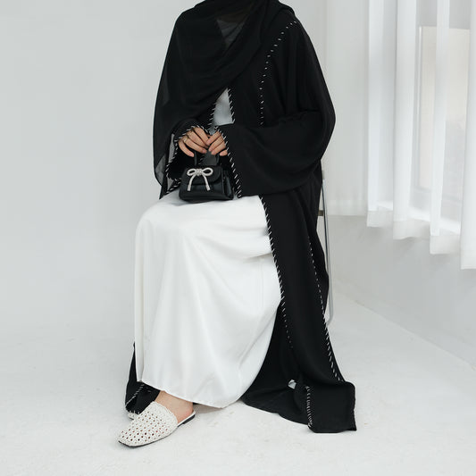Hadiya Al-Haya Abaya (عباءة هدية الحياة)
