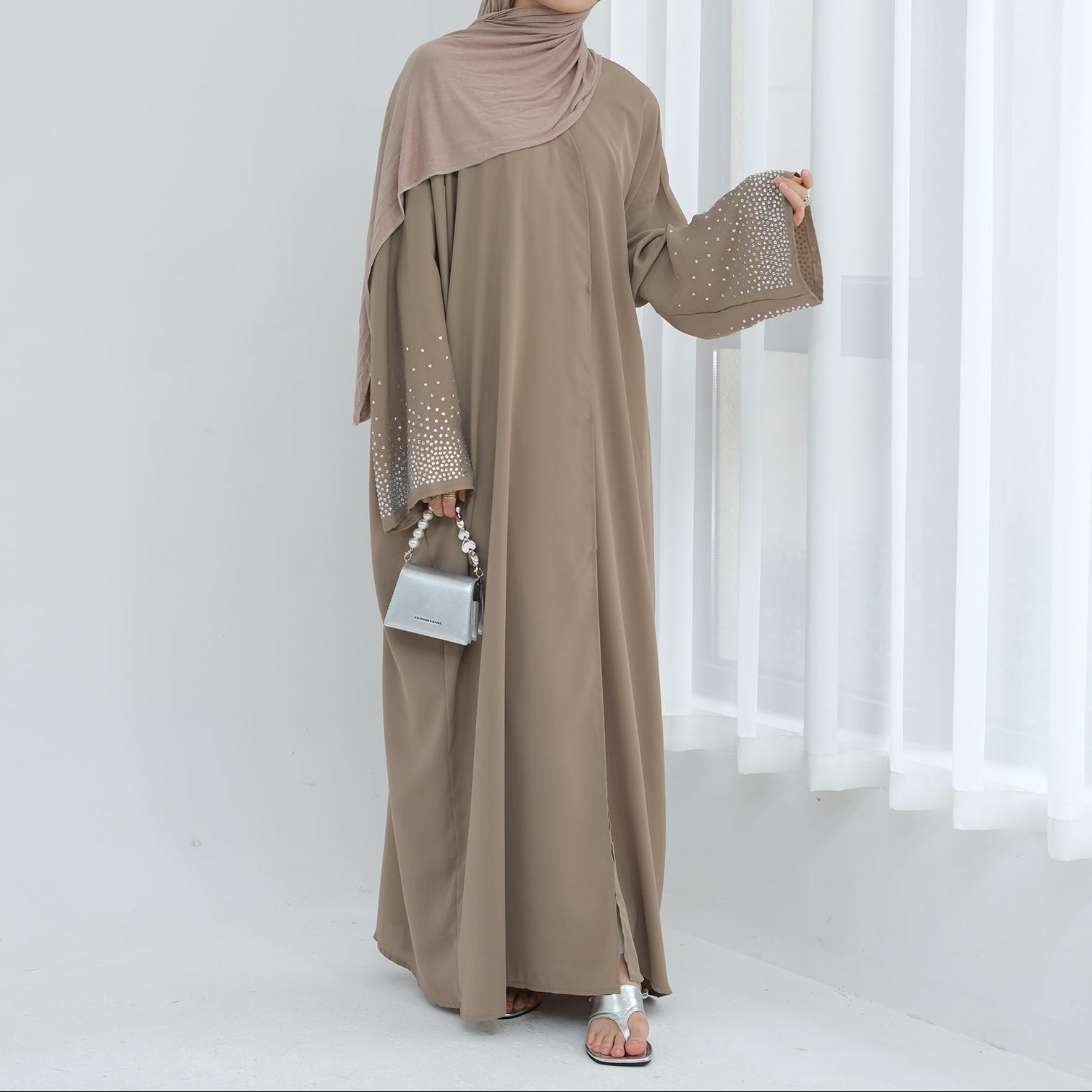 Luluat Al-Nida Abaya (عباءة لؤلؤة الندى) - Noor & Grace