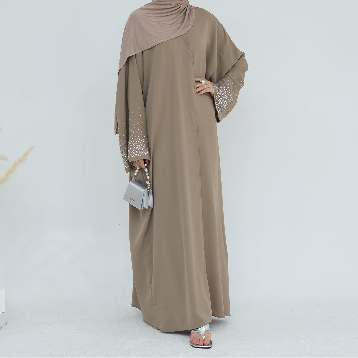 Luluat Al-Nida Abaya (عباءة لؤلؤة الندى) - Noor & Grace