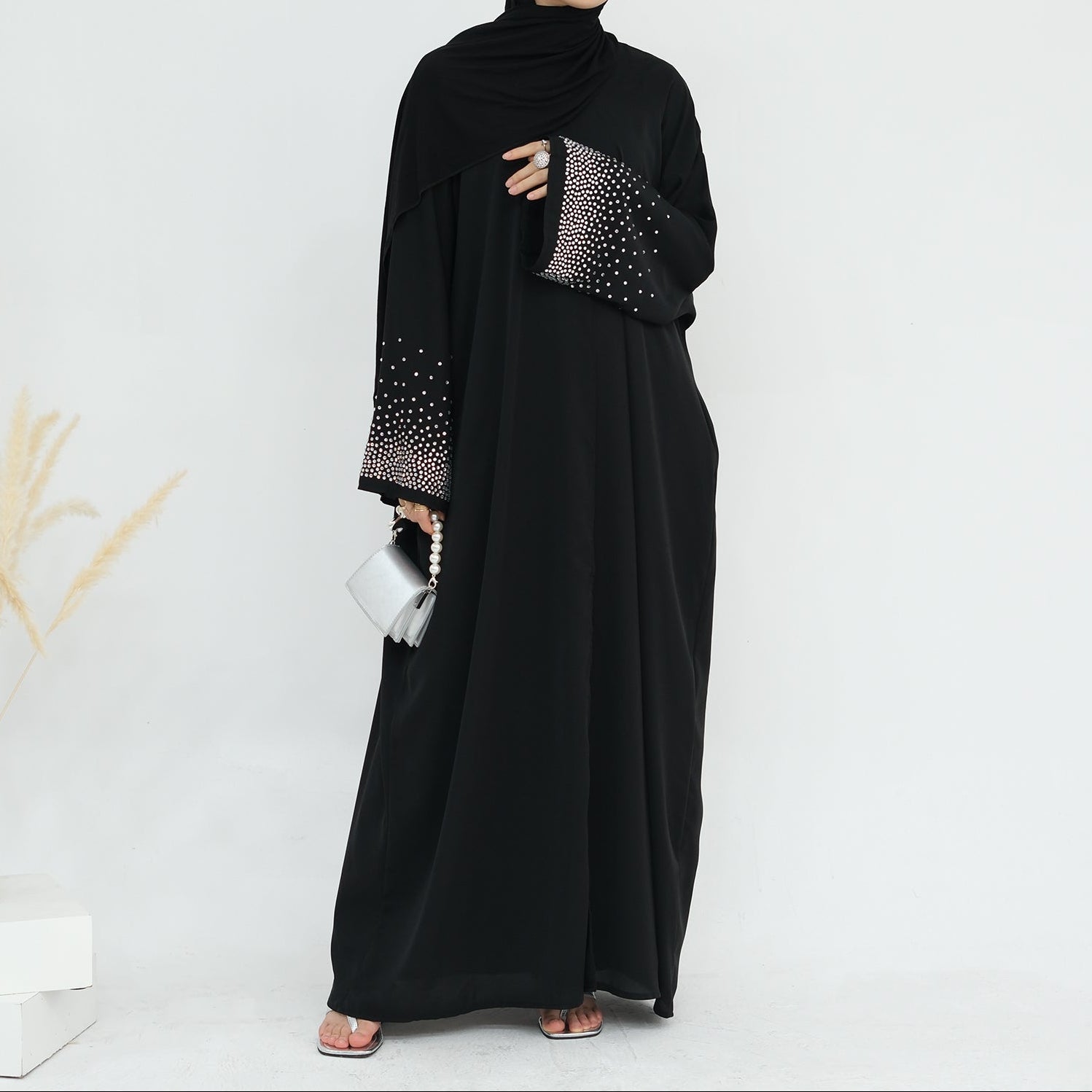 Luluat Al-Nida Abaya (عباءة لؤلؤة الندى) - Noor & Grace