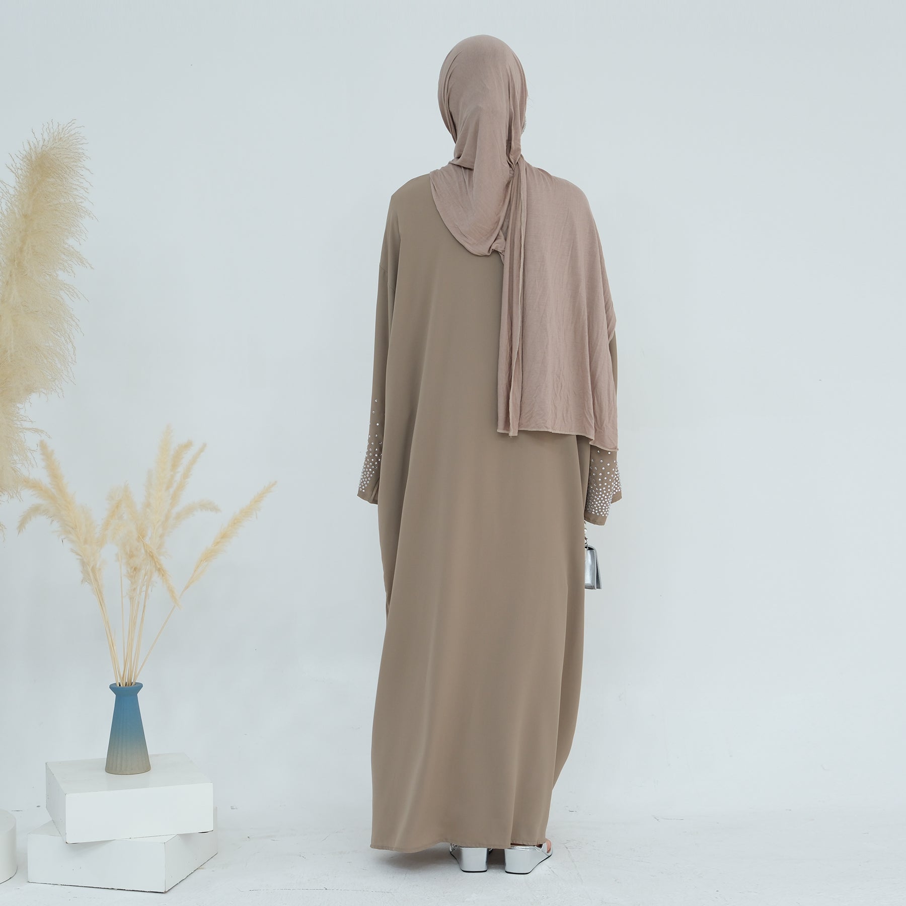 Luluat Al-Nida Abaya (عباءة لؤلؤة الندى) - Noor & Grace