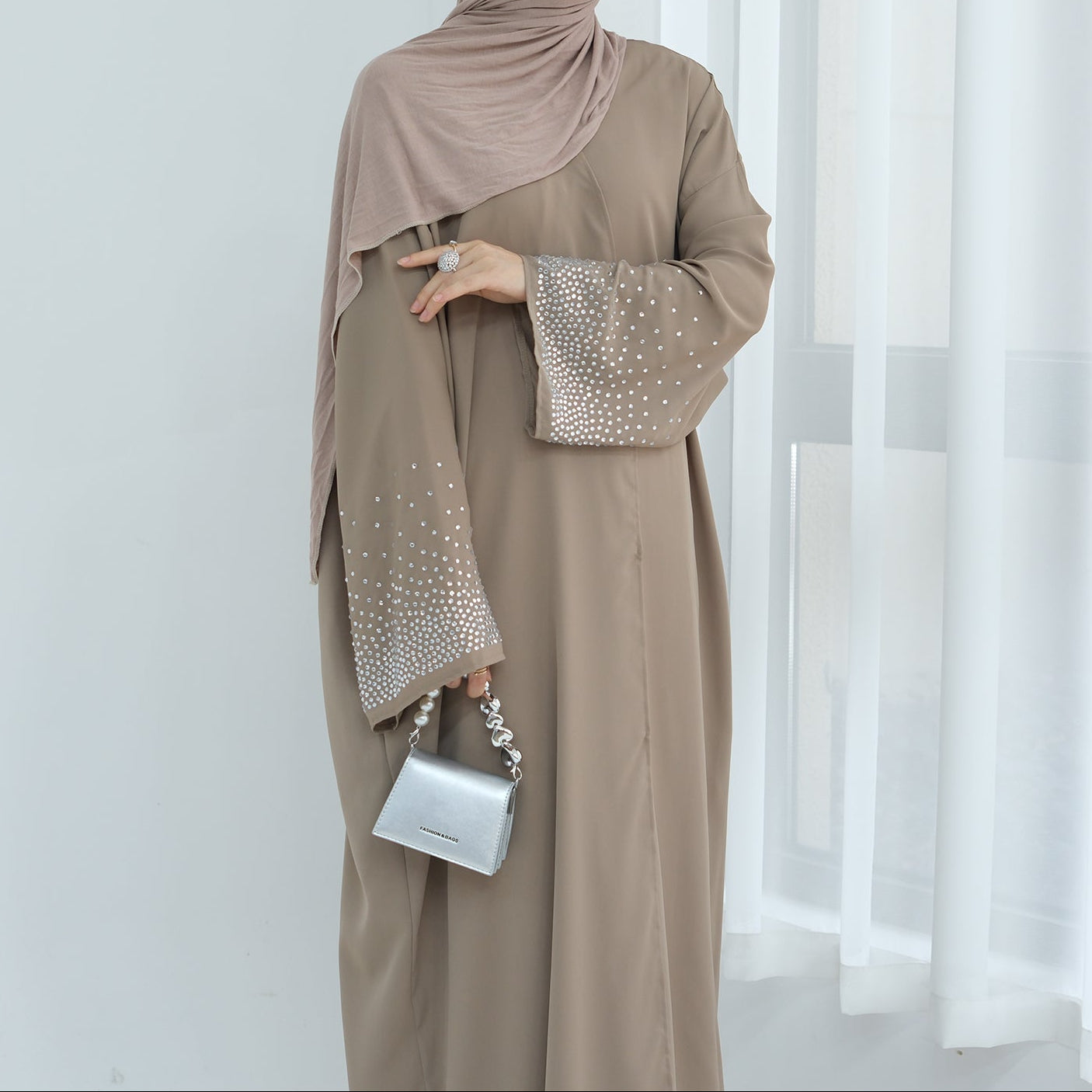 Luluat Al-Nida Abaya (عباءة لؤلؤة الندى) - Noor & Grace