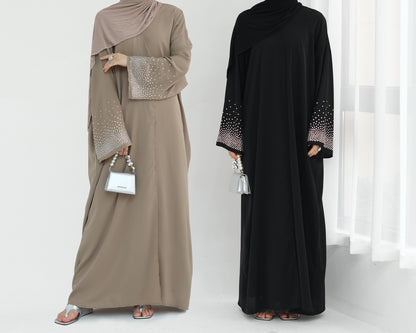 Luluat Al-Nida Abaya (عباءة لؤلؤة الندى)