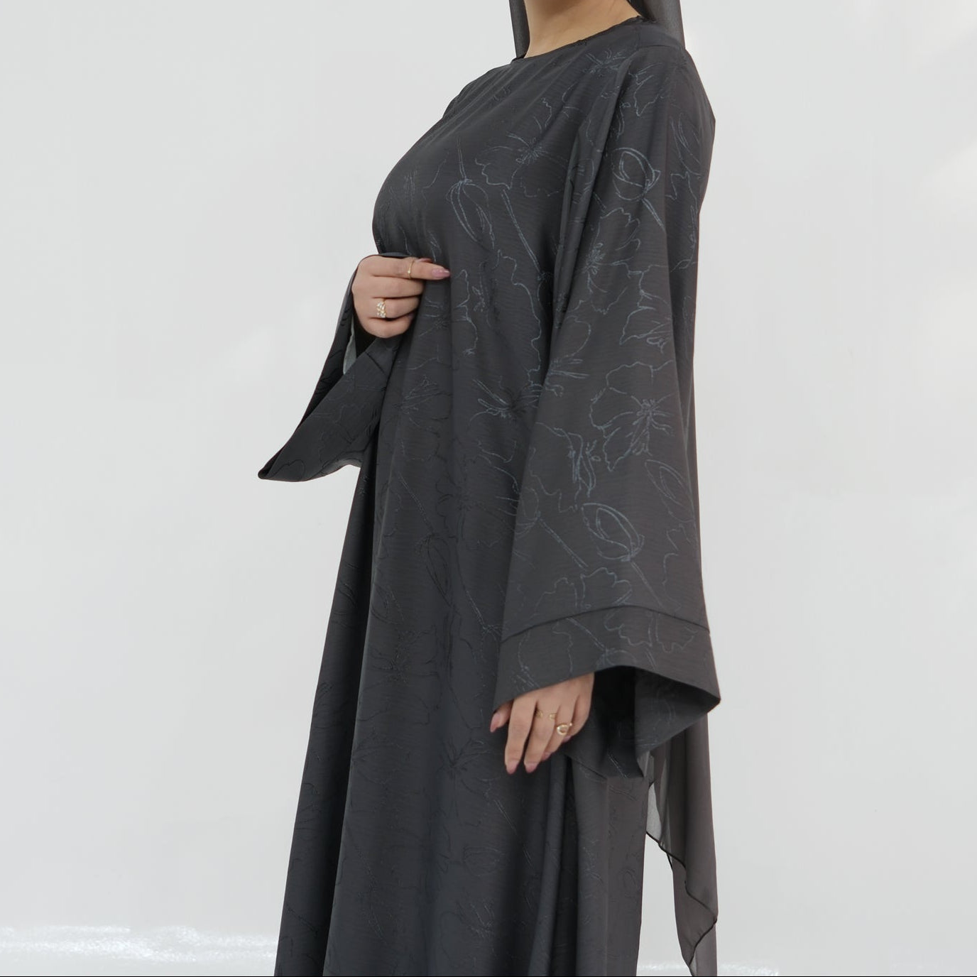 Malikat Al Layl Satin Abaya