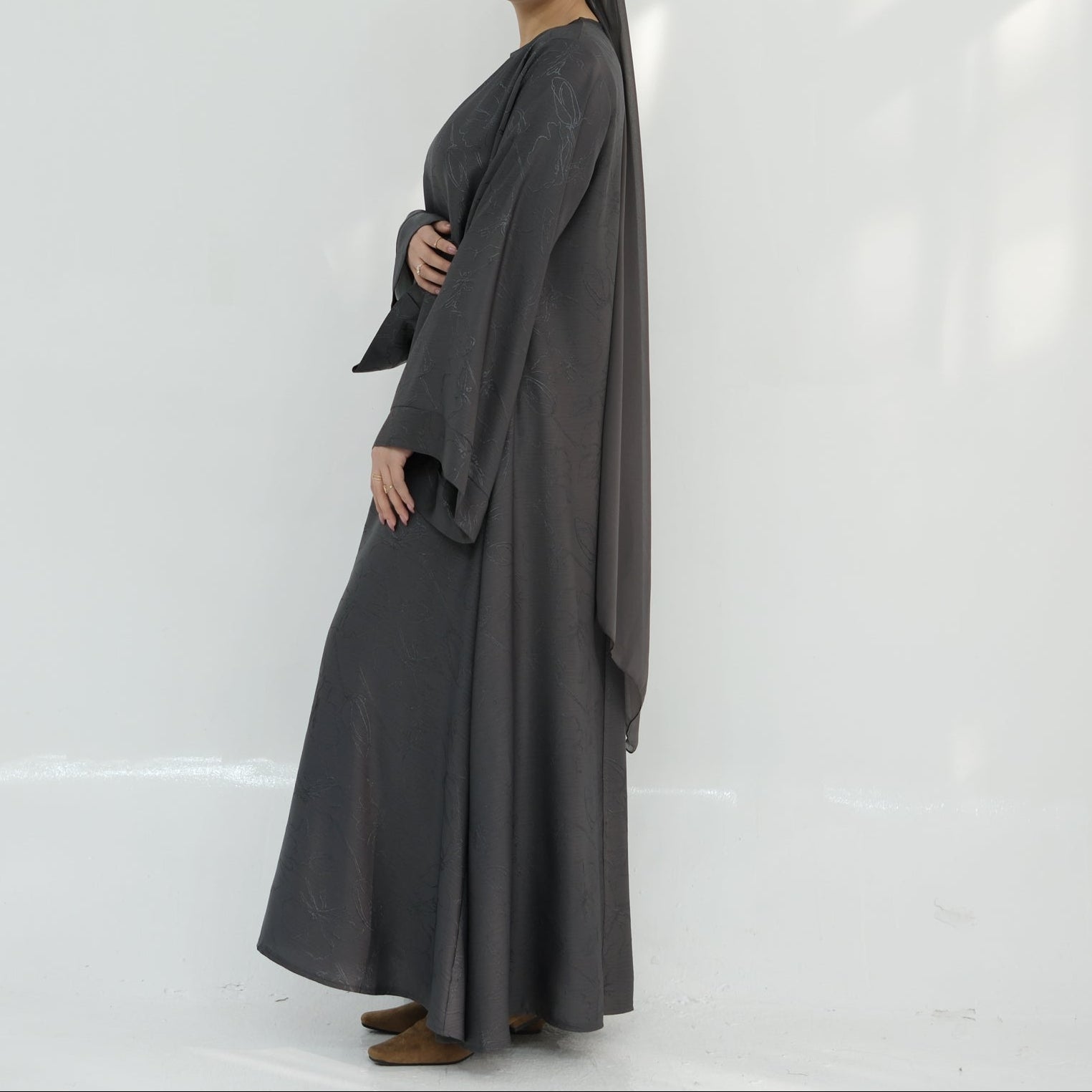 Malikat Al Layl Satin Abaya