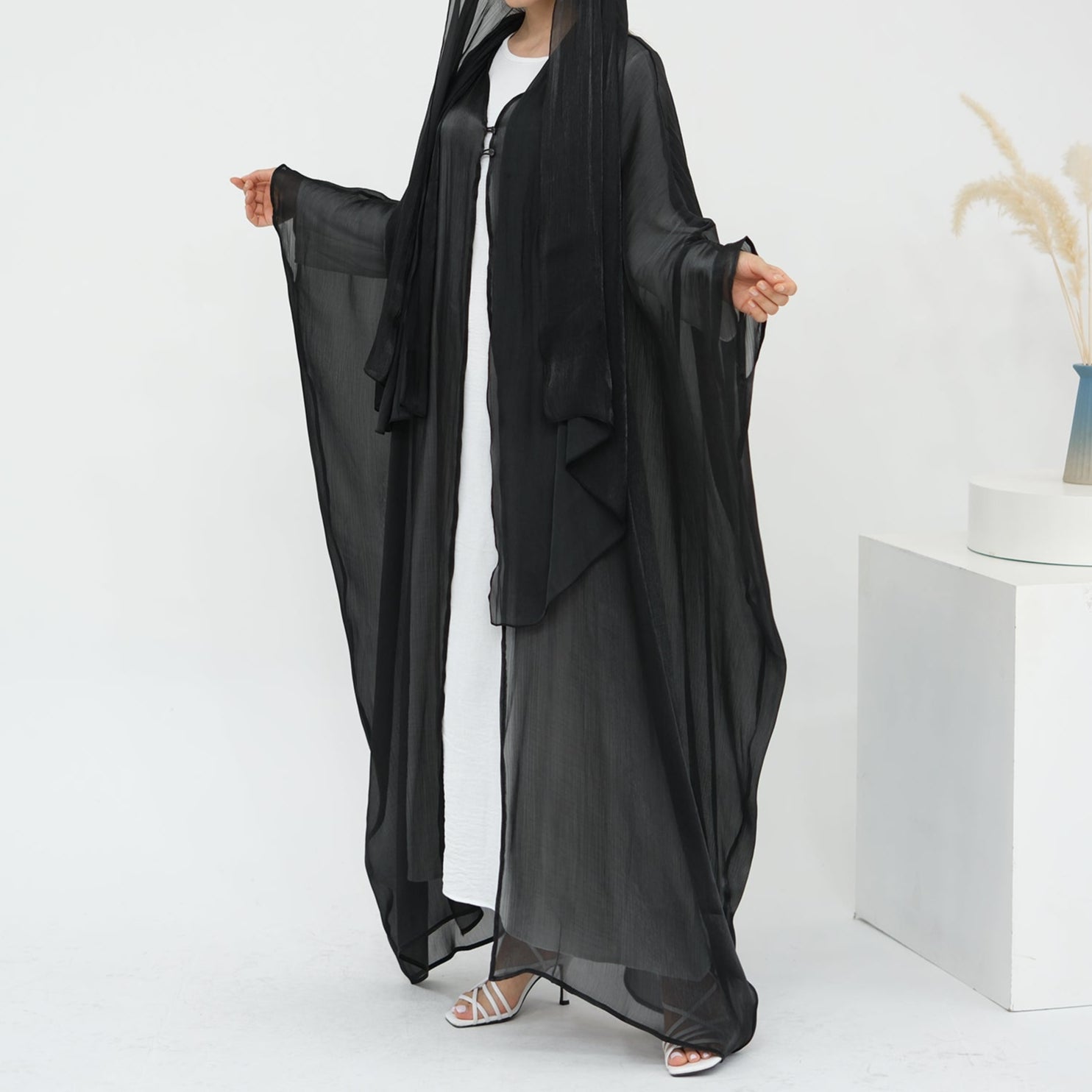 Layāl Al-Fajr Abaya - Noor & Grace