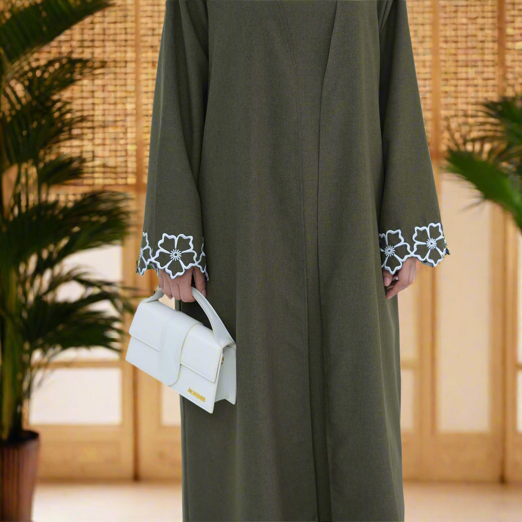 files/Laylat-Al-Qamar-Abaya-Noor-Grace-34712389255426.jpg