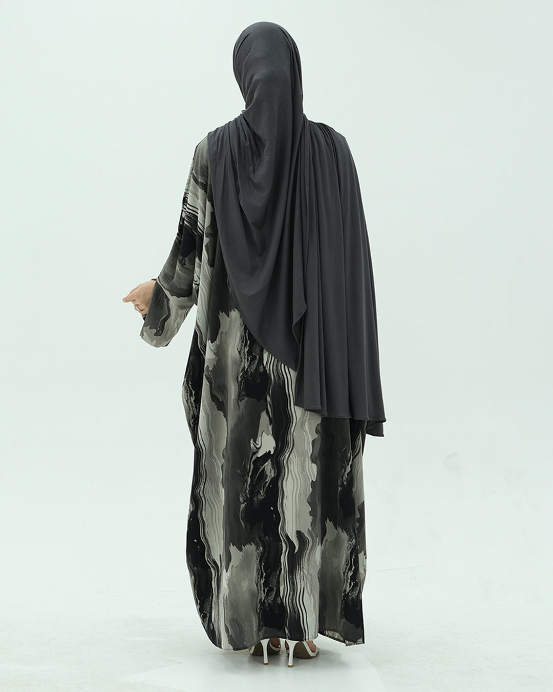Noor Al-Layl Abaya - Noor & Grace