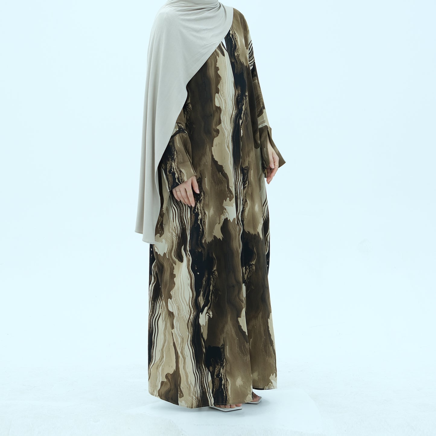 Noor Al-Layl Abaya (عباءة نور الليل)