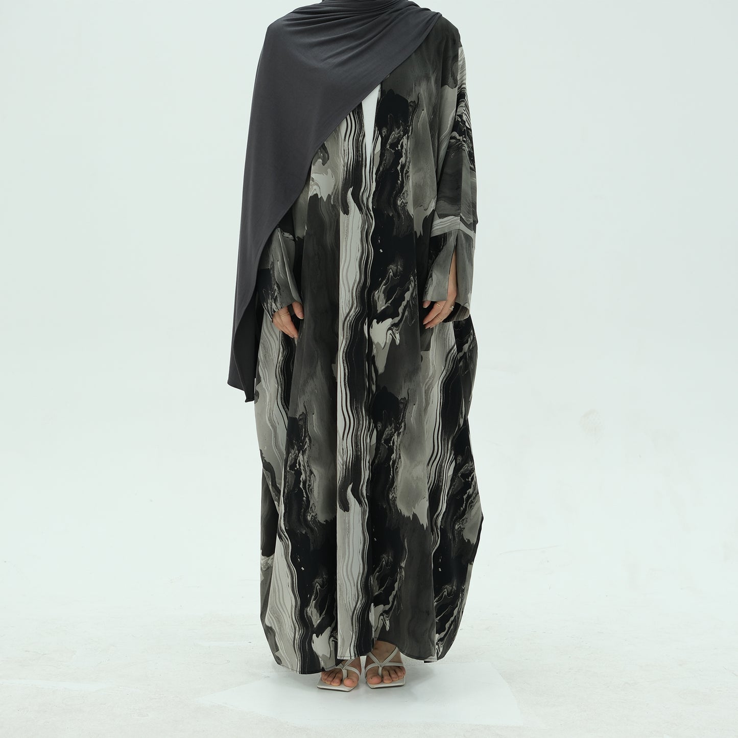 Noor Al-Layl Abaya (عباءة نور الليل)