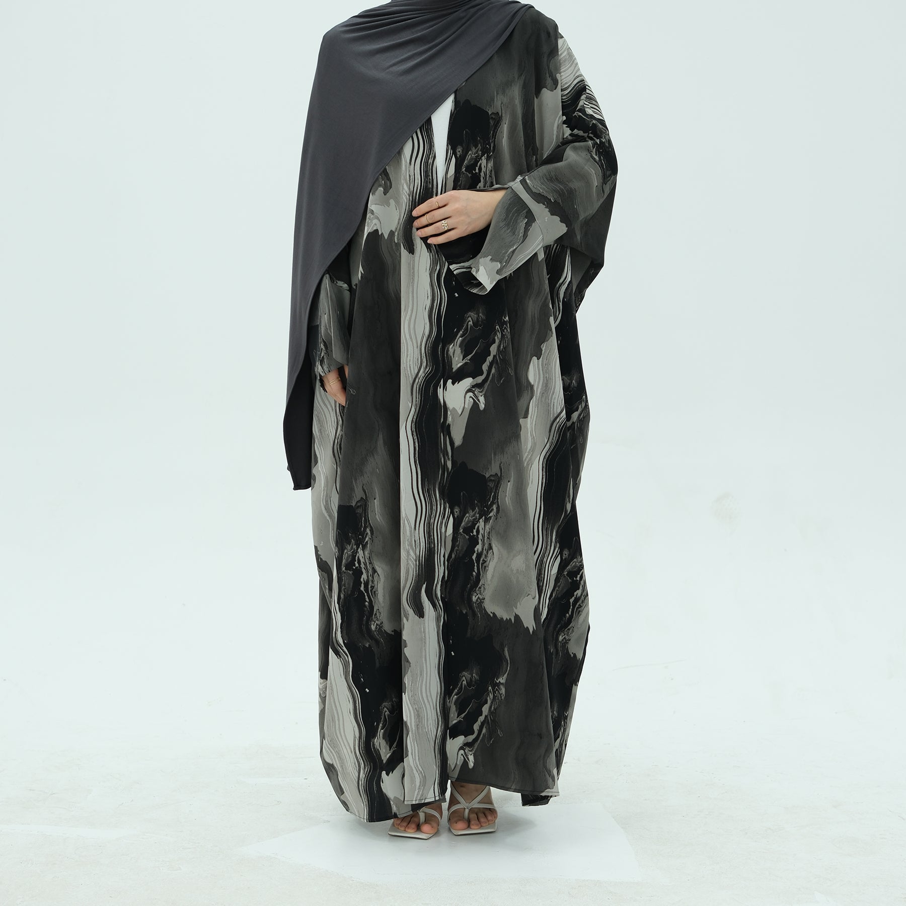 Noor Al-Layl Abaya (عباءة نور الليل) - Noor & Grace