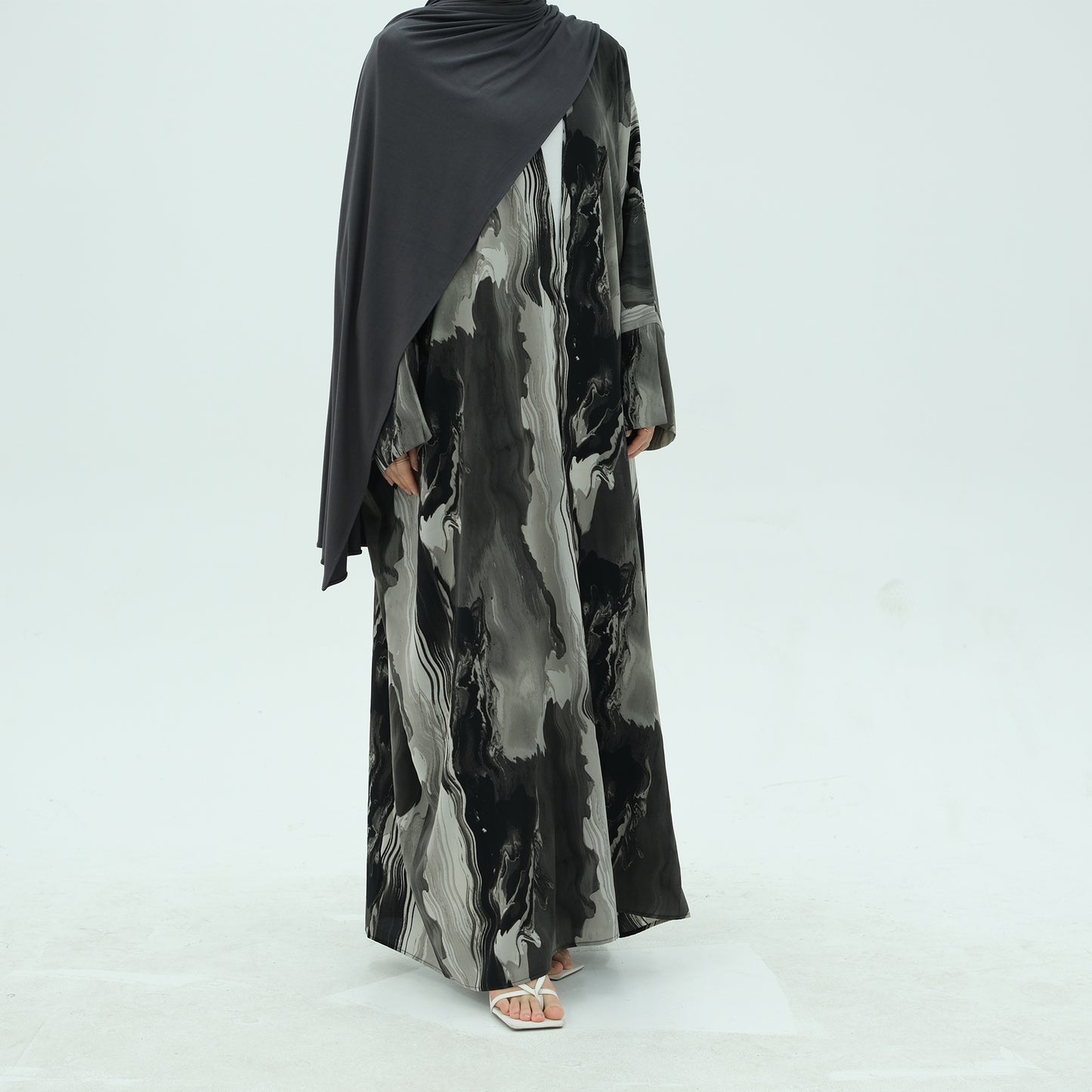 Noor Al-Layl Abaya (عباءة نور الليل)