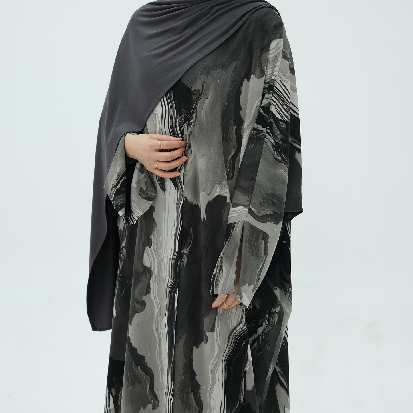 Noor Al-Layl Abaya (عباءة نور الليل)