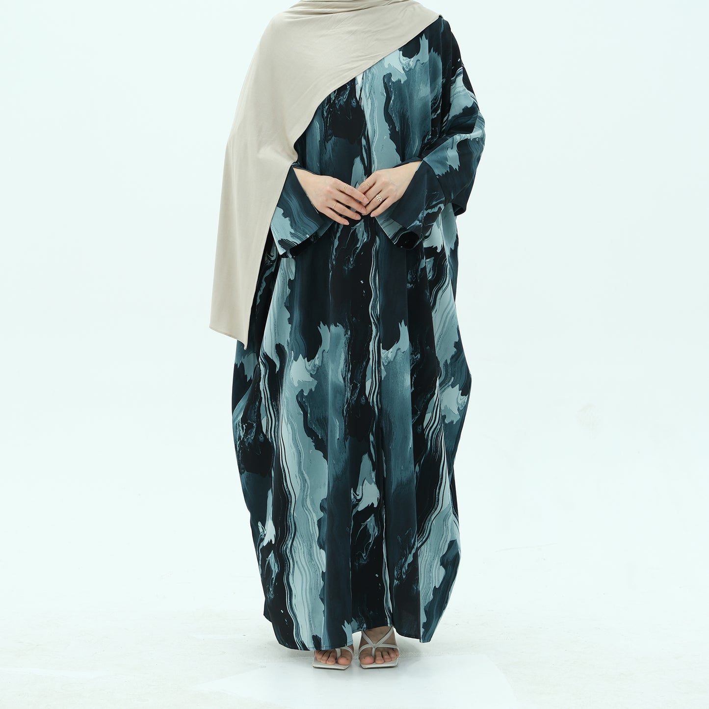 Noor Al-Layl Abaya (عباءة نور الليل)