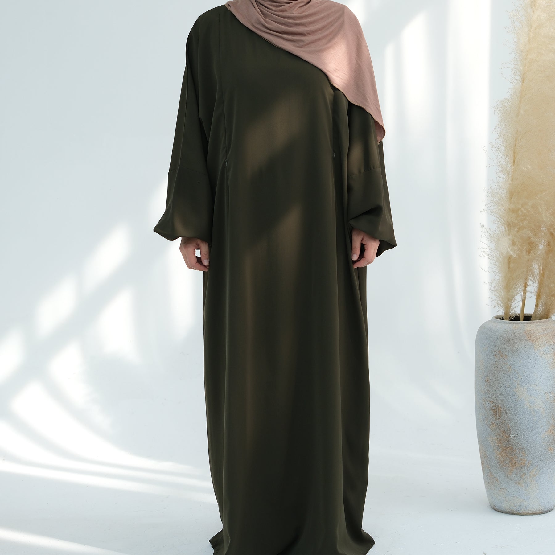 Rafeeqah Nursing Abaya (عباية رفيقة للرضاعة) - Noor & Grace