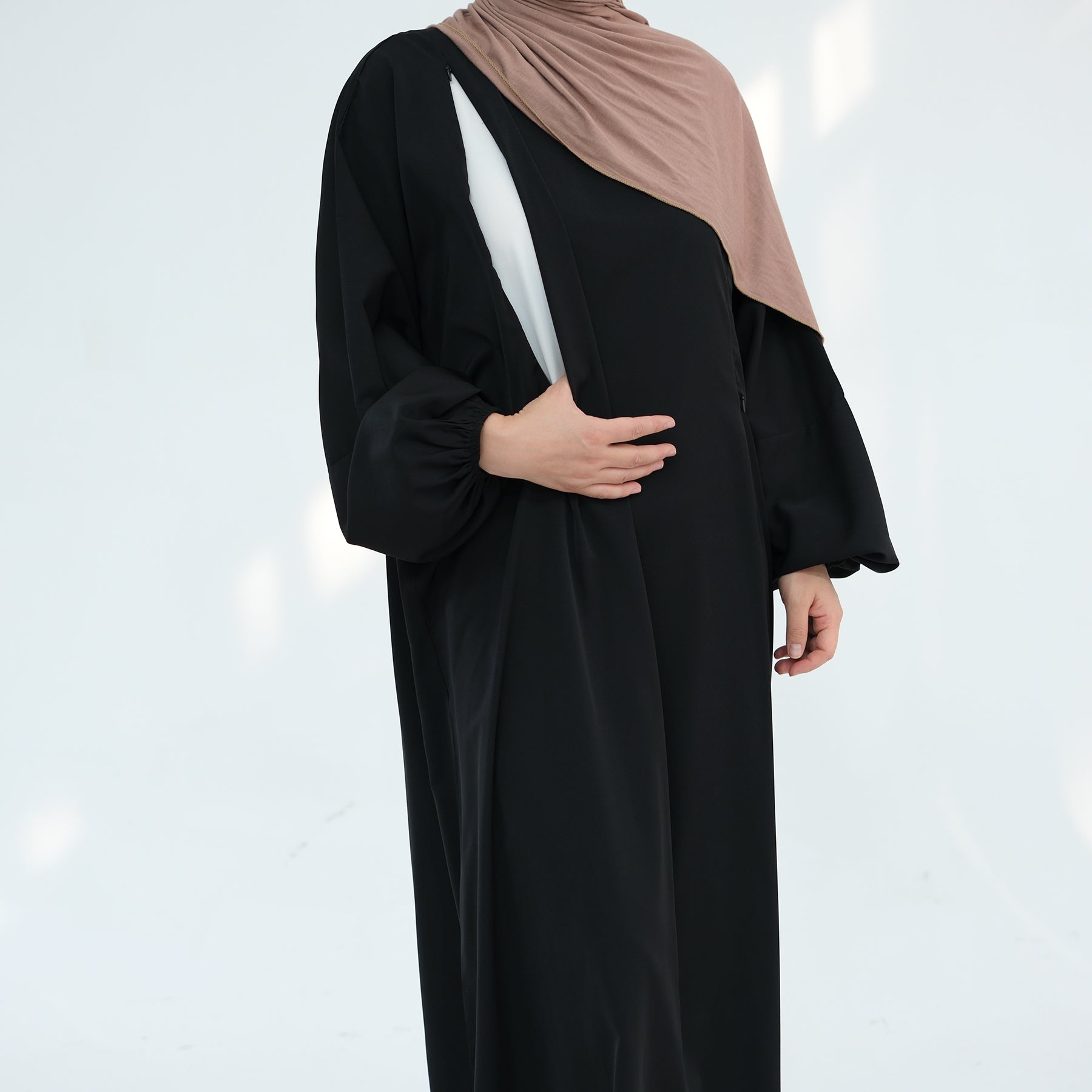 Rafeeqah Nursing Abaya (عباية رفيقة للرضاعة) - Noor & Grace