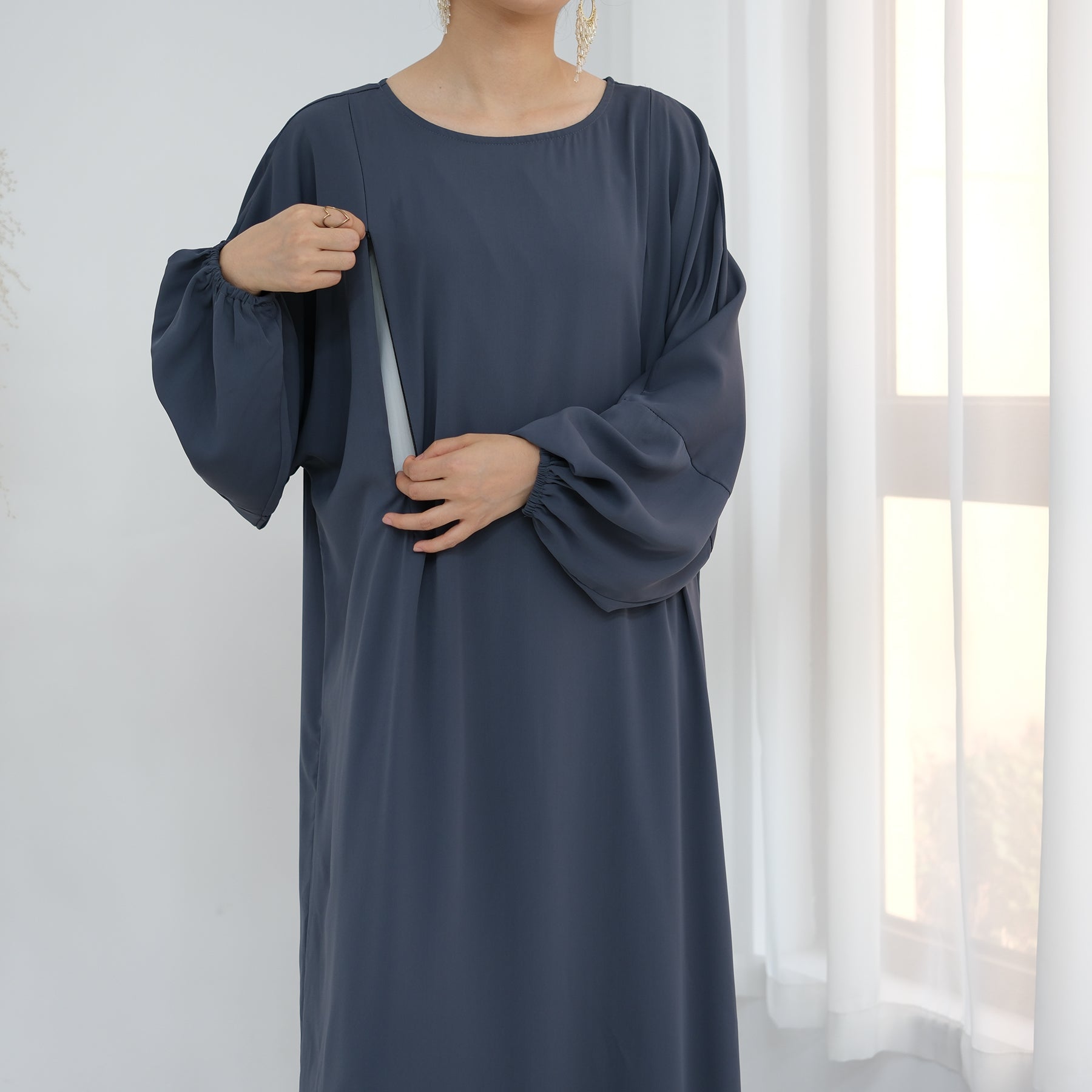 Rafeeqah Nursing Abaya (عباية رفيقة للرضاعة) - Noor & Grace