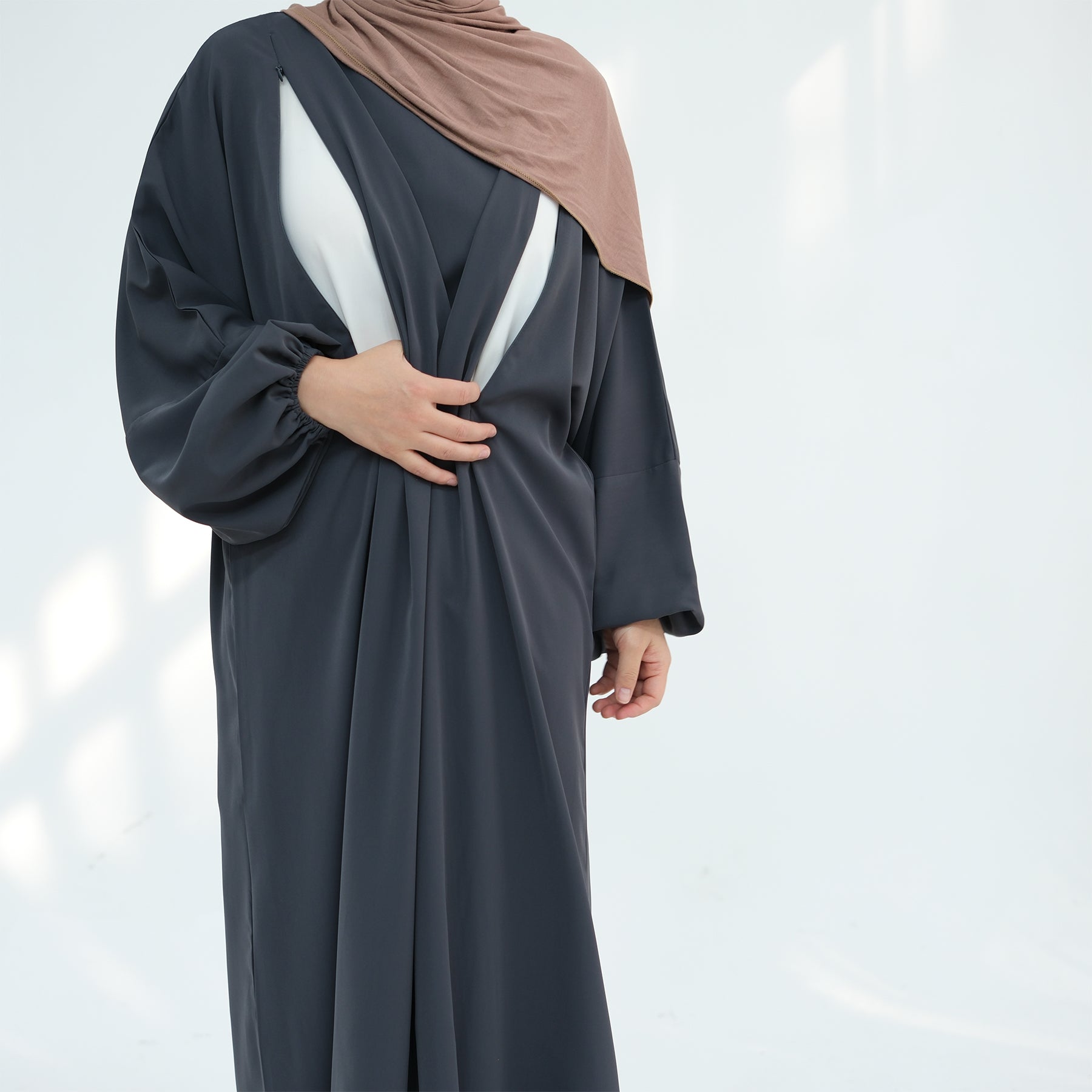 Rafeeqah Nursing Abaya (عباية رفيقة للرضاعة) - Noor & Grace