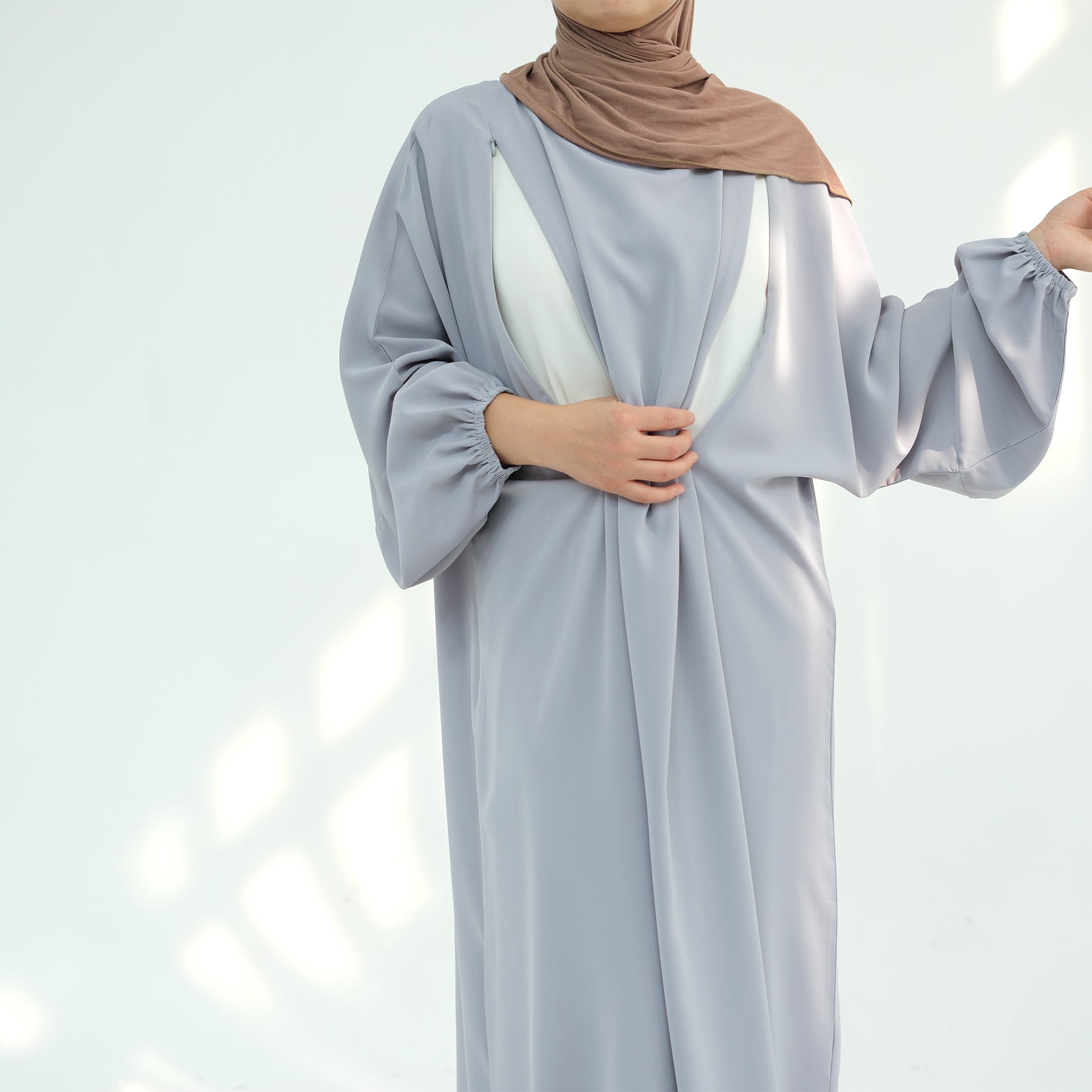 Rafeeqah Nursing Abaya (عباية رفيقة للرضاعة) - Noor & Grace