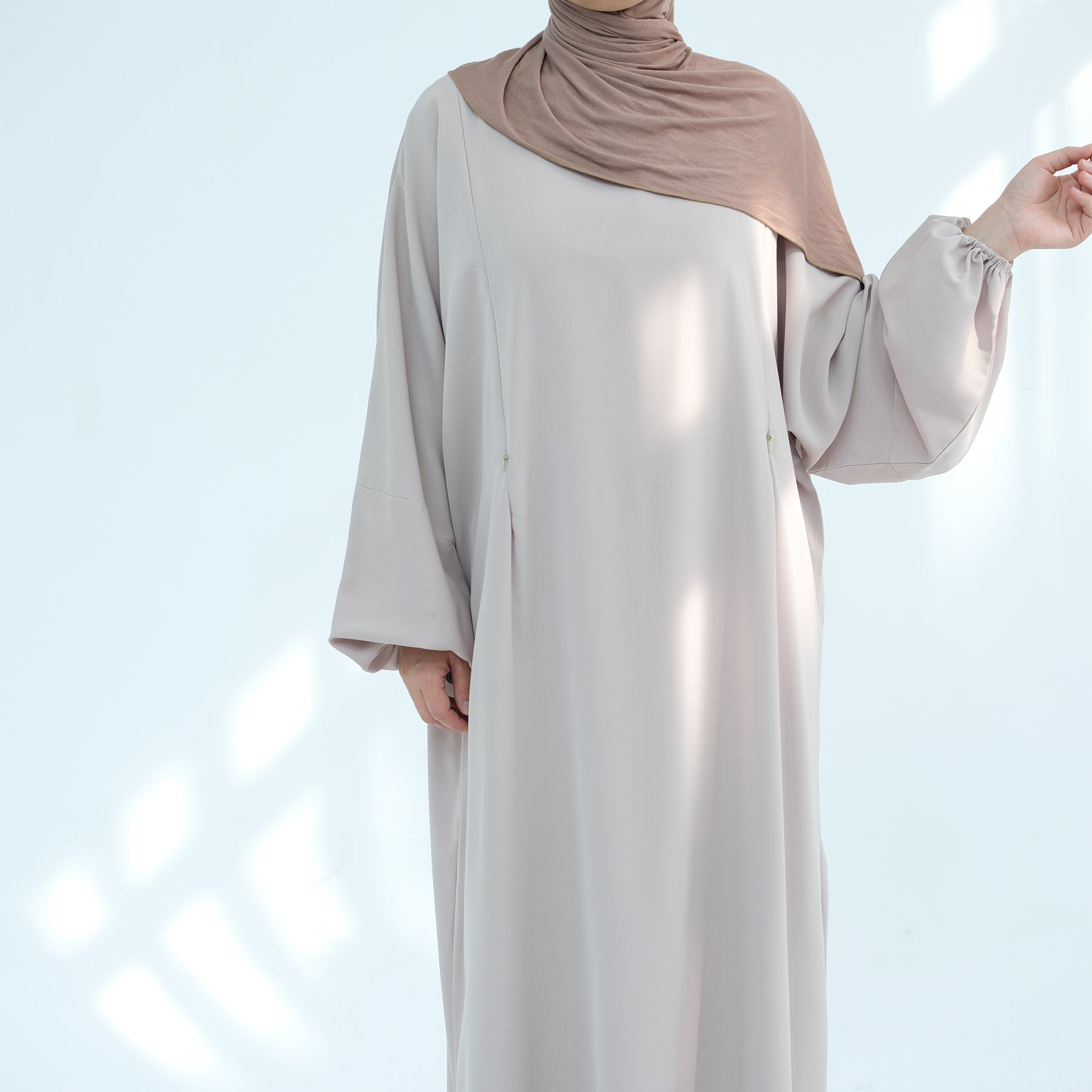 Rafeeqah Nursing Abaya (عباية رفيقة للرضاعة) - Noor & Grace