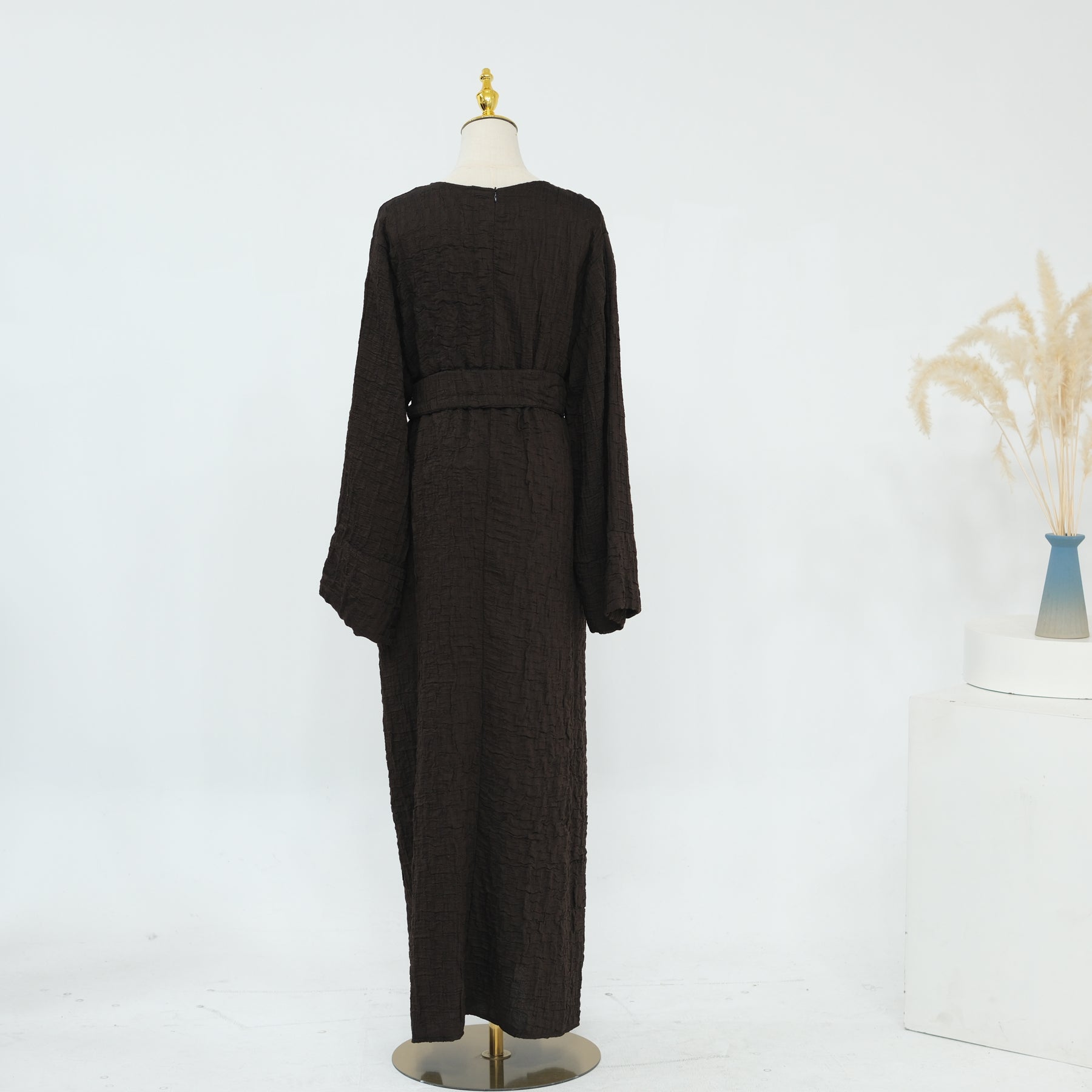 dubai-luxe-2026-abaya-brown-noor-and-grace