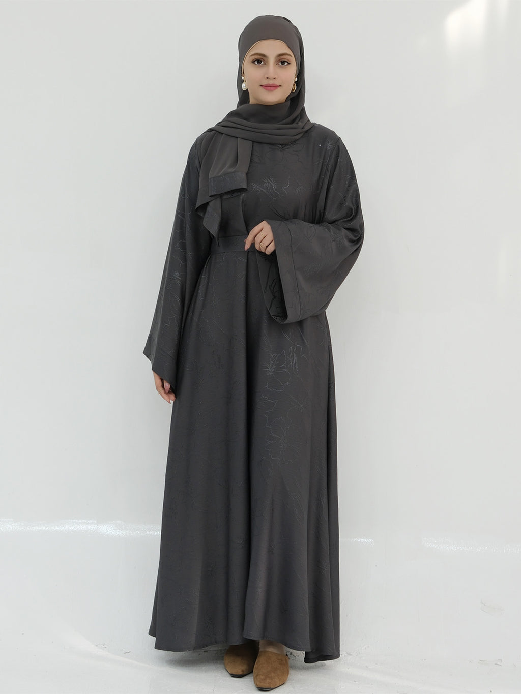 malikat-al-layl-satin-abaya-black-gray-noor-and-grace