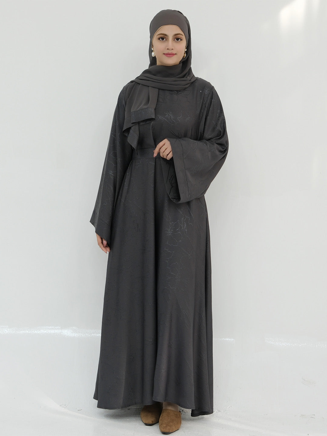 malikat-al-layl-satin-abaya-black-gray-noor-and-grace