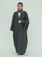 ZahiraAutumnWinterAbaya_Noor_GraceGray2. Women showcasing winter abaya in brown and gray color. Noor & Grace winter abayas and hijabs.
