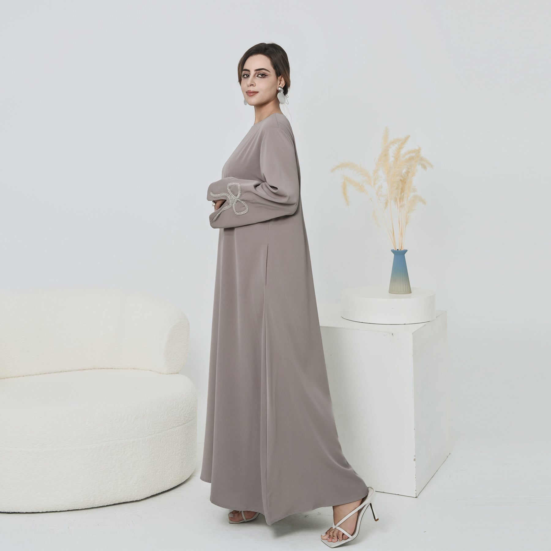 split-sleeve-bow-dubai-abaya-taro-noor-and-grace